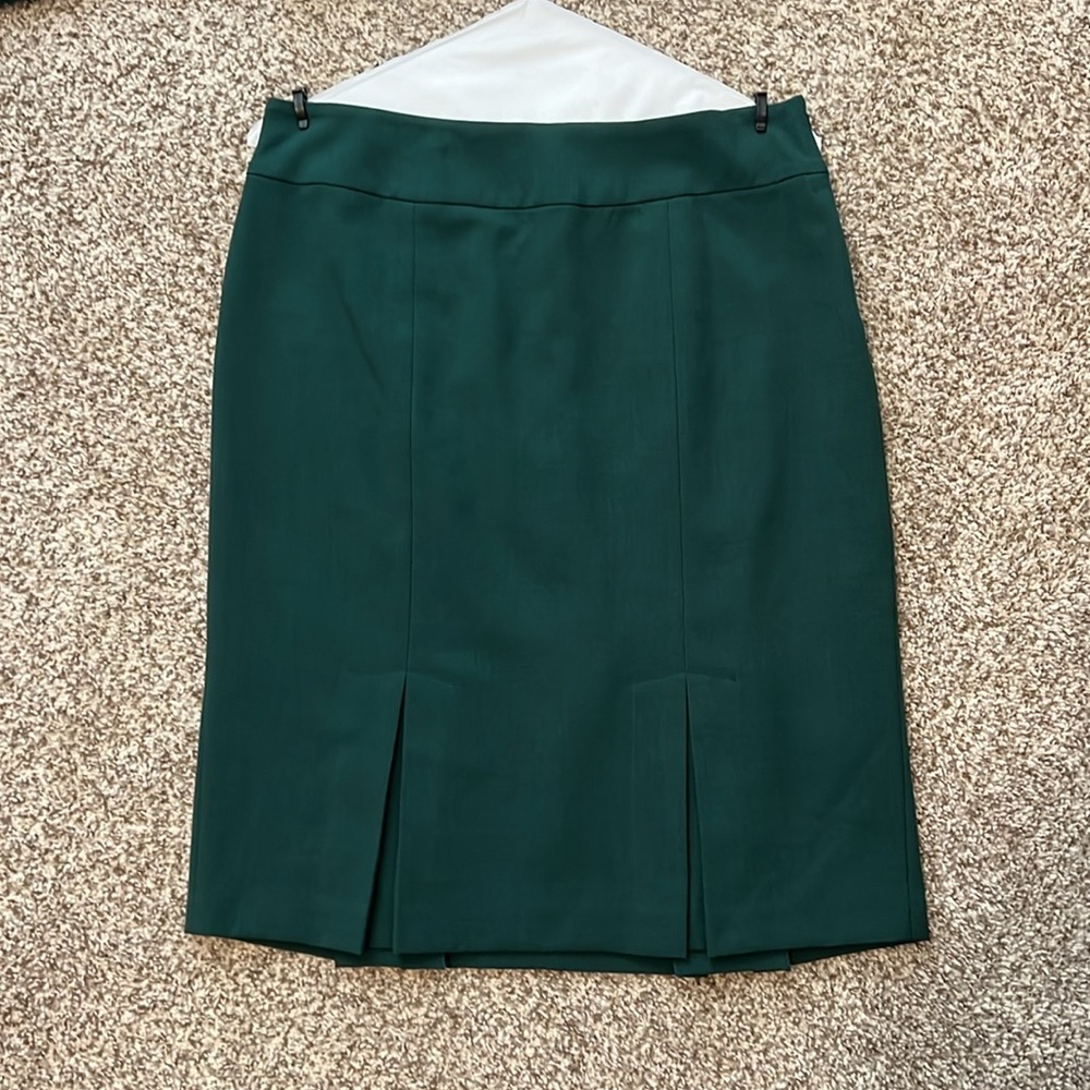 Black Label by Evan Picone Green Blazer & Skirt Suit Set - Picture 5 of 11